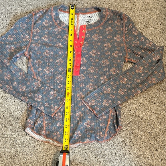 New Natural Life Reagan Thermal Henley ~ Slate Floral Blooms - Picture 4 of 8